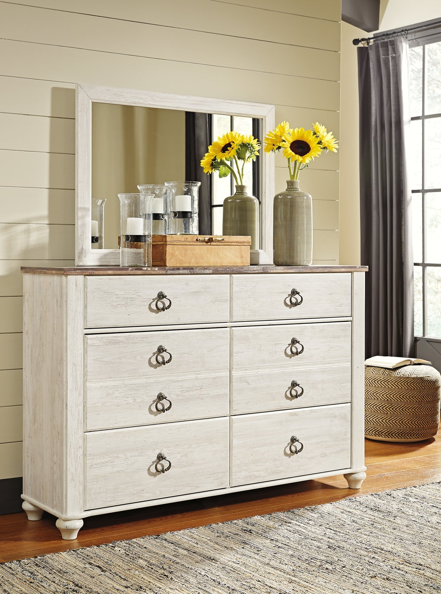 Lit traîneau Willowton Queen avec commode miroir