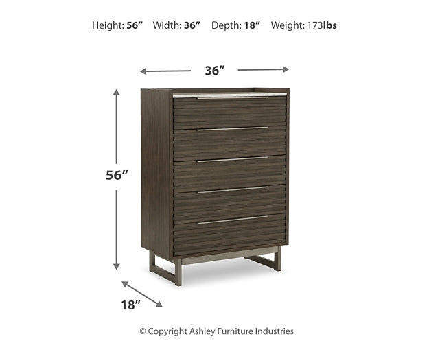 Lit à panneaux Arkenton King avec commode et coffre à miroir