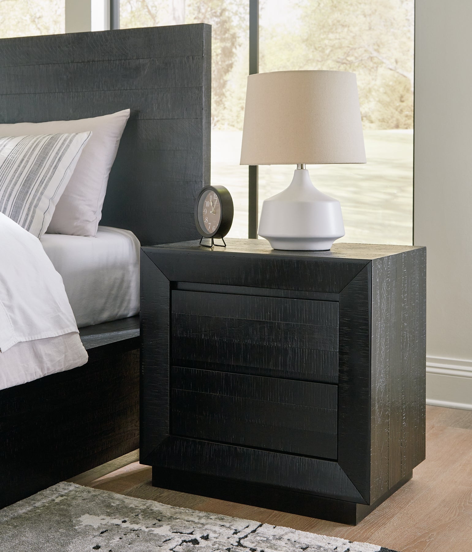 Lit king size Londer California avec commode miroir et table de chevet