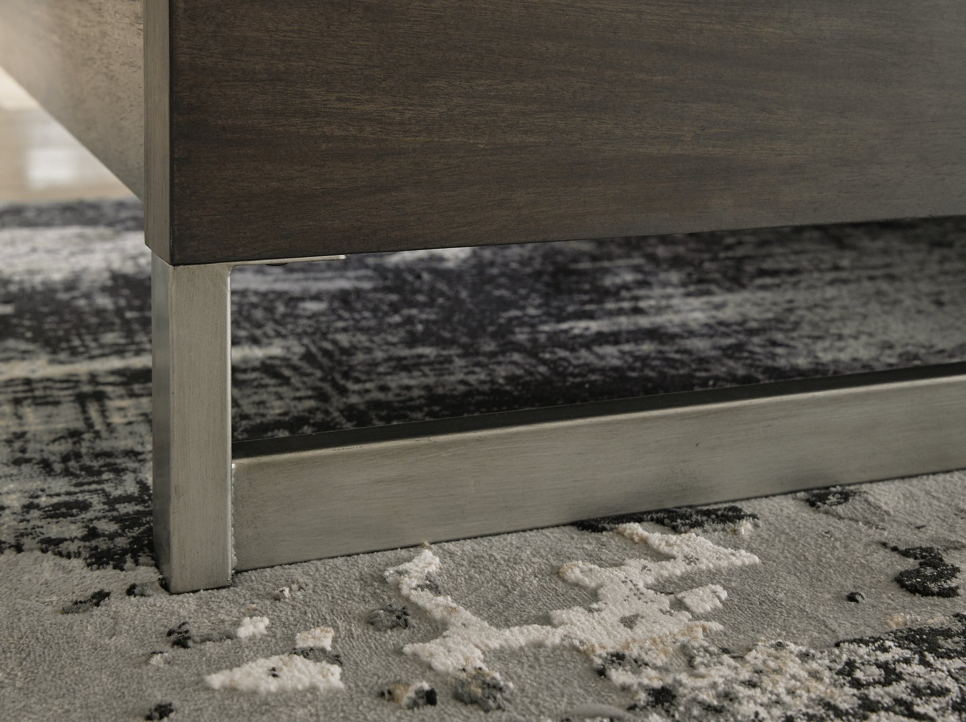 Lit queen-size Arkenton avec commode miroir
